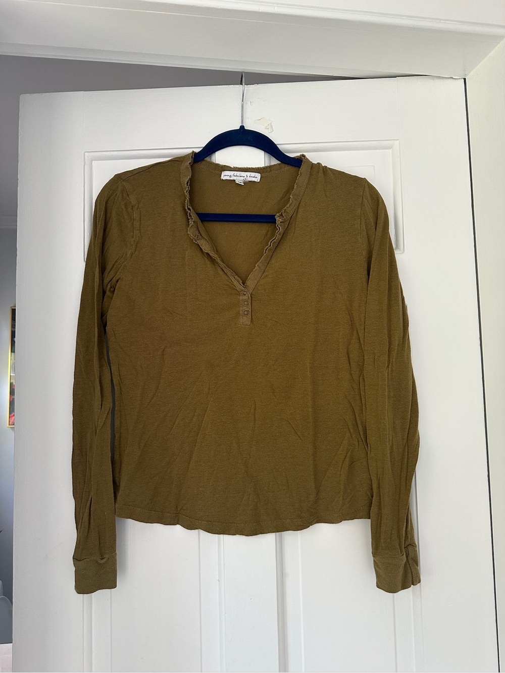 young fabulous & broke Olive Green Lightweight Long Sleeve in Size Medium